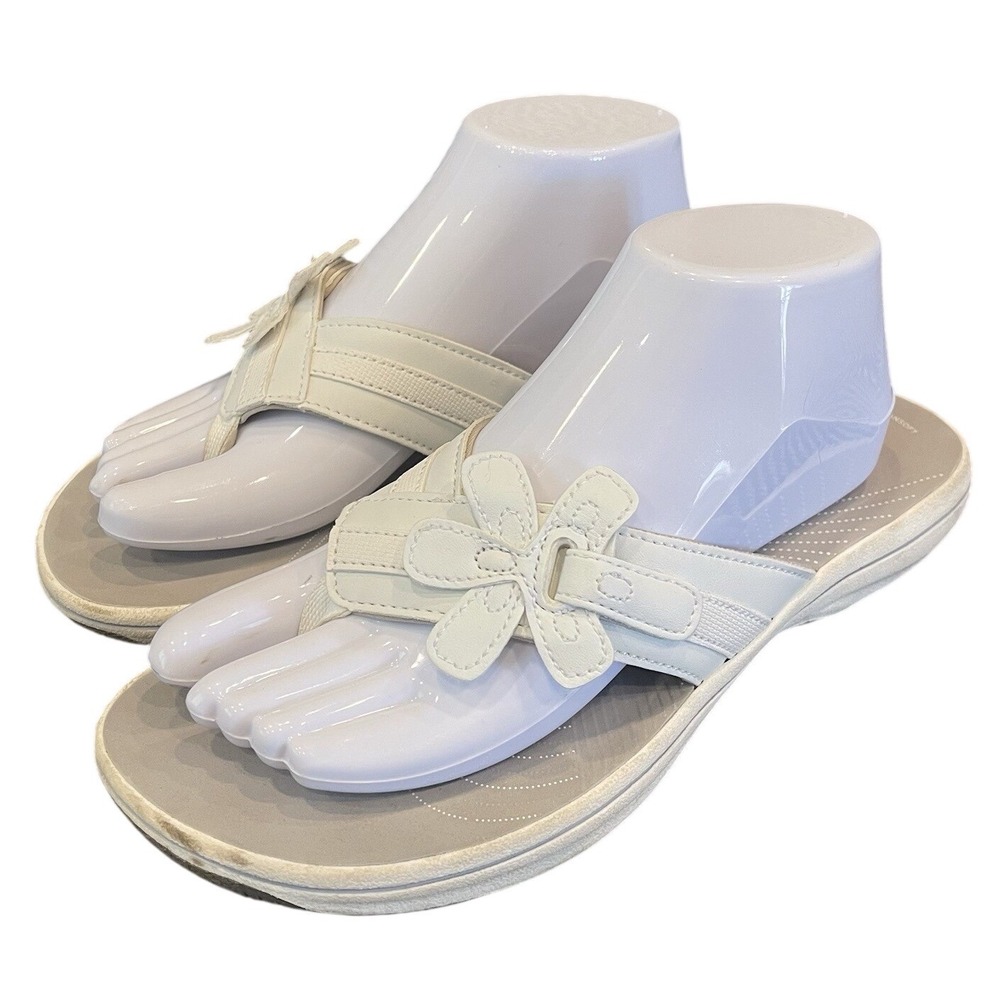 Clarks 9 Cloudsteppers Brinkley Floral White Flip Flops Thong Sandals Beach Pool